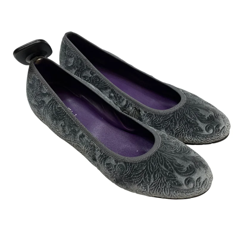 Shoes Flats By Vaneli In Grey, Size: 7.5