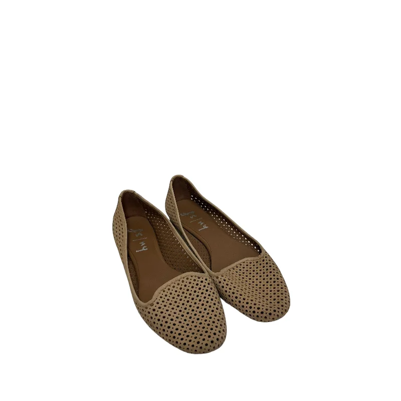 Tan Shoes Flats Clothes Mentor, Size 9