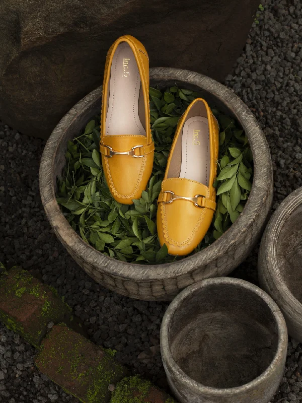 Women Mustard Solid Buckles Flats Ballerinas